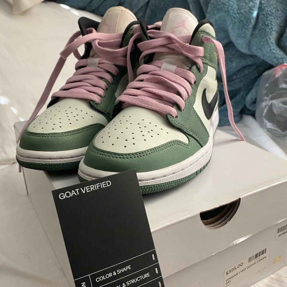 Wmns Air Jordan 1 Mid SE 'Dutch
Green'